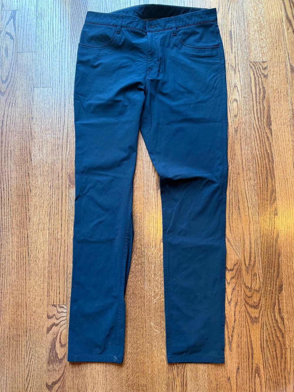 Vuori Men's Meta pant in Ink. Like New! Size 32x32